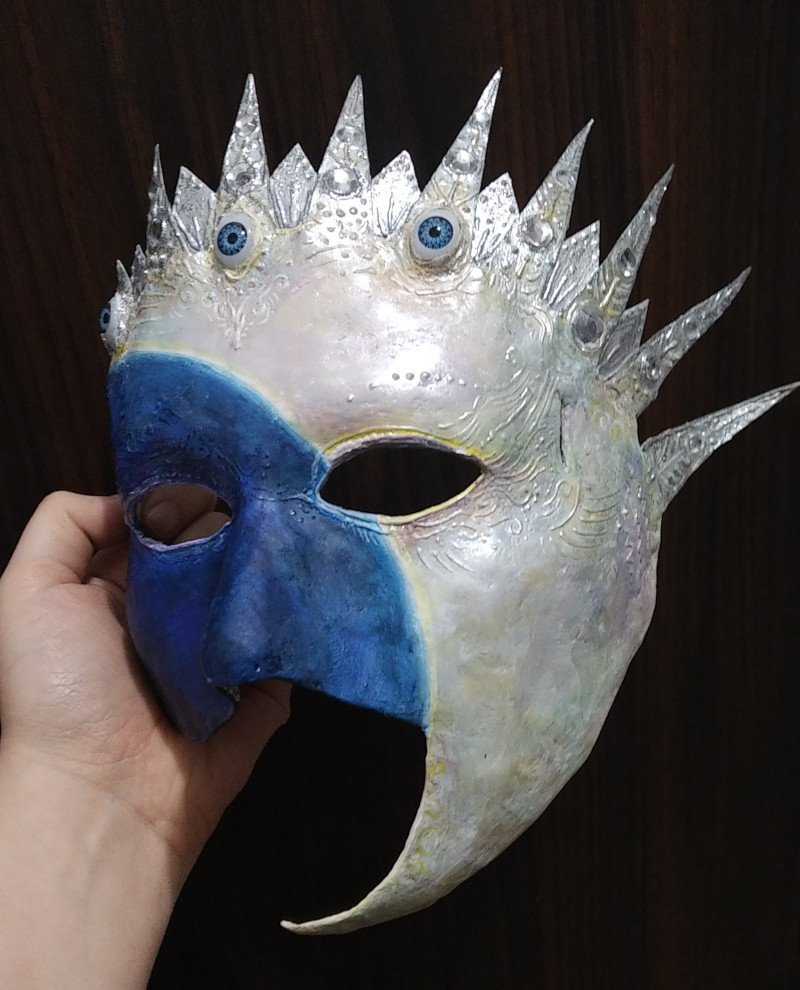 mask when decorating is done